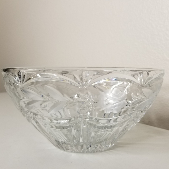 Crystal Clear Industries Handcut 24% Lead Crystal Frosted Etched 8" Oval Bowl - Picture 9 of 9